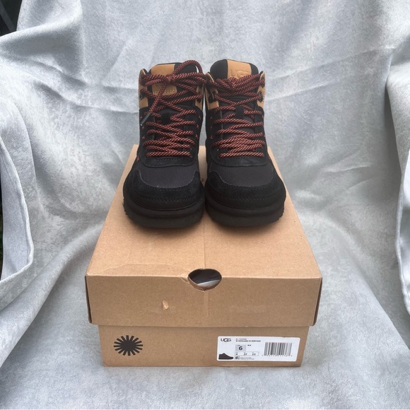 Women’s Ugg Highland Hi Heritage - Picture 9 of 9